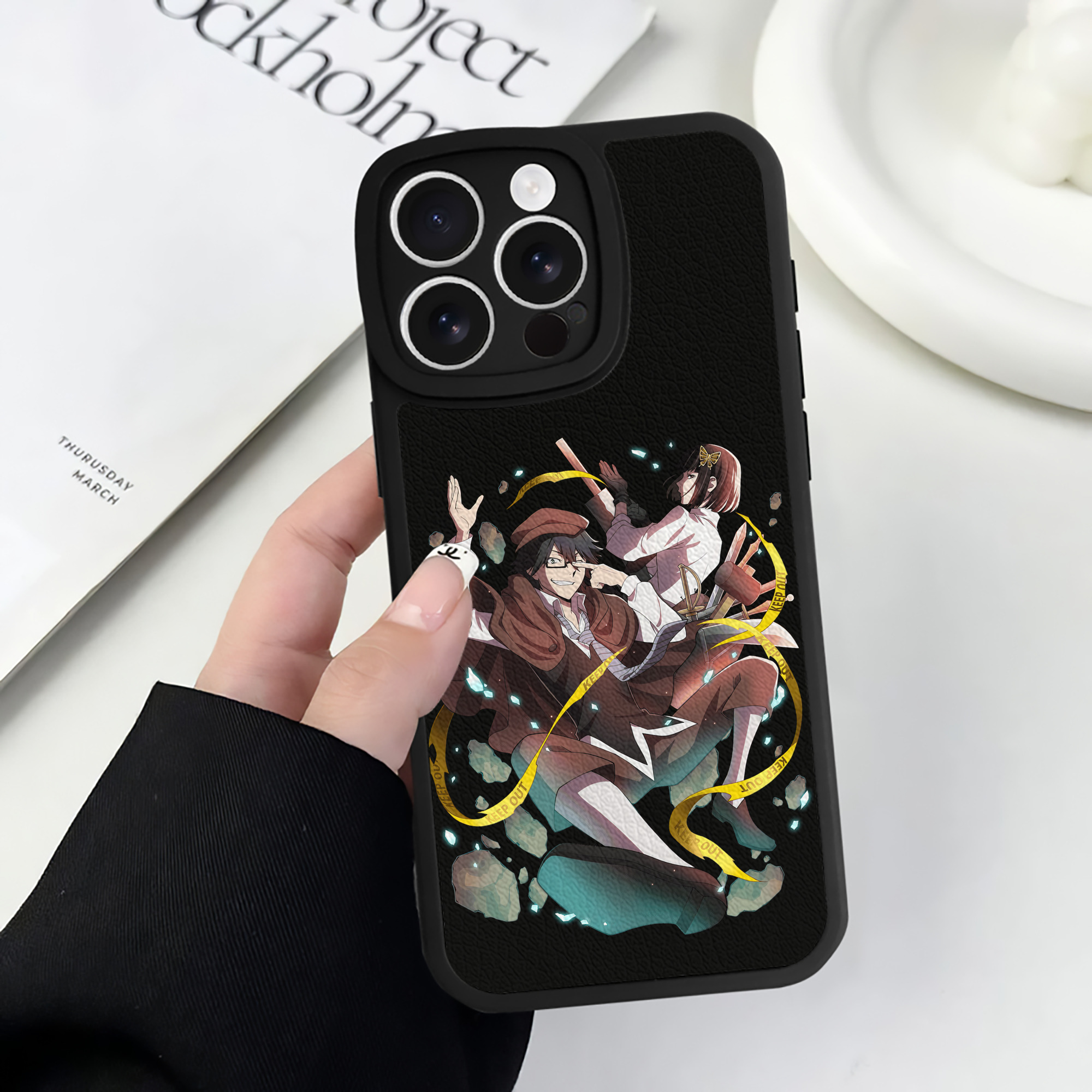 （画像用） 文豪ストレイドッグス Bungo Stray Dogs 【iPhone 16シリーズ対応】シリコンスマホケース（レザー調） 材質：シリコン